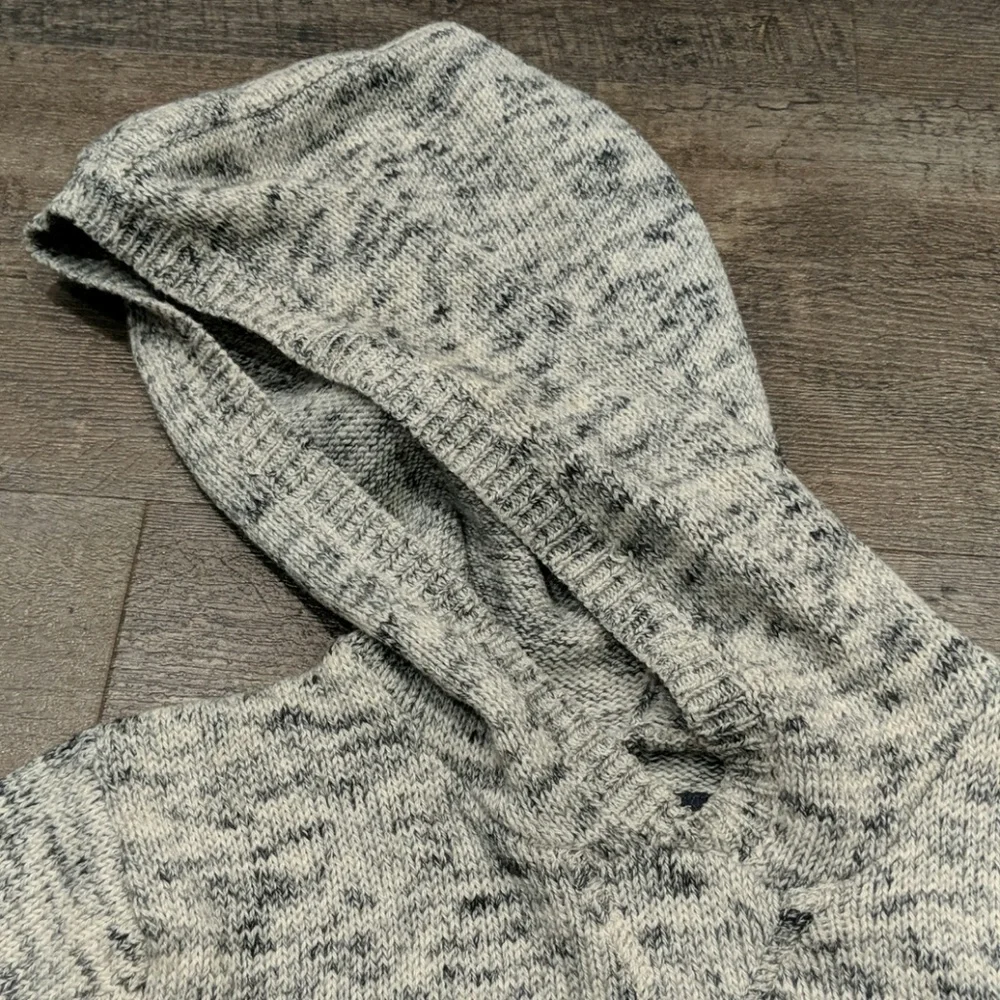 Oshkosh B'gosh Boys Gray Hooded Sweater Size 7 EUC